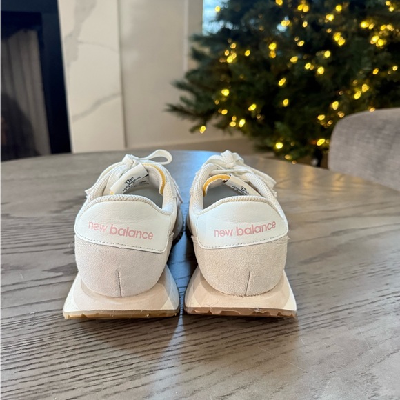 New Balance sneakers size 8.5 - Picture 6 of 7